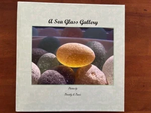 Dorothy A. Davis. A Sea Glass Gallery. - Foto 1 di 7