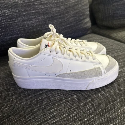 Nike Blazer Plataforma Baja (Mujer Talla 9) Zapatos DJ0292 105 Triple Vela Foto 1 de 4