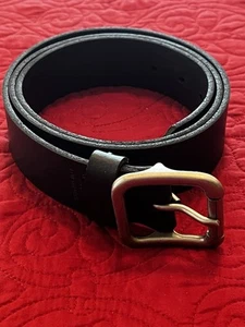 LEVI'S SIGNATURE LEATHER BLACK BELT 44/110 SILVER BUCKLE - Picture 1 of 15