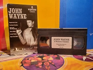 John Wayne 6 Western Classics (1930s) (1995 VHS Madcay Video VG Teste) - Foto 1 di 6