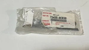 Emblema maletero trasero Toyota Sequoia SR5 NUEVO ORIGINAL OEM 754550C030 75455-0C030 - Imagen 1 de 4