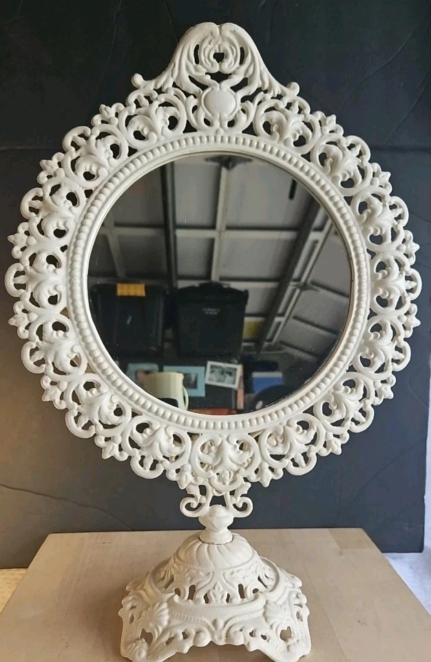 Espejo de tocador inclinable vintage años 40 Emig Metal Works hierro fundido blanco roto  Foto 1 de 4