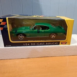 1969 Pontiac GTO Judge - 1:24 Motormax Diecast Model Car Green # 73242 - Picture 1 of 11