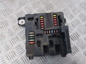 Boitier Fusible UPC X84 - RENAULT SCENIC II (2) 1.9L DCI 120CV - Réf 8200306032A - Picture 1 of 4
