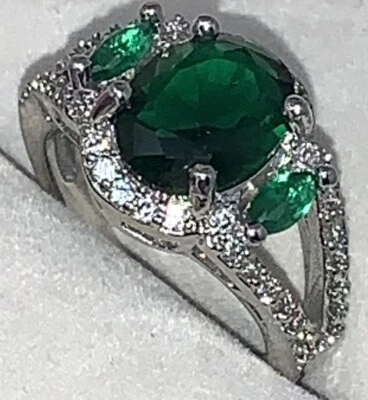 Eleganter Damenring in Silber mit grünen Smaragd und weißen Zirkonia Stein - Bild 1 von 3