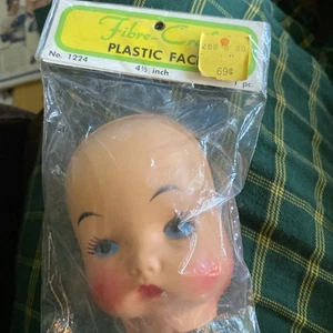 Baby halbes Gesicht Kopf blaue Augen 4,5 Zoll Puppe Herstellung Kunststoff rosige Wangen Neu aus altem Lagerbestand kaukasisch - Bild 1 von 2