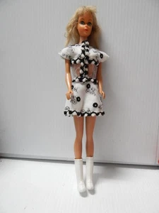 VINTAGE BARBIE DOLL FASHION CLOTHING WHITE GO GO BOOTS - Picture 1 of 9