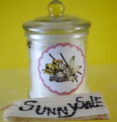 Tarta de Manzana Vainilla Canela Dulce Caramelo Perfumado Vela Blanca en Tapa de Vidrio IKEA Foto 1 de 4