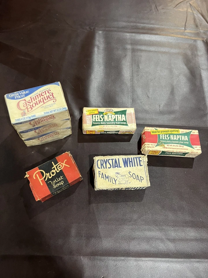Jabón CASHMERE BOUQUET 4 oz - 3 barras selladas. Más otras barras de jabón nuevas Foto 1 de 4