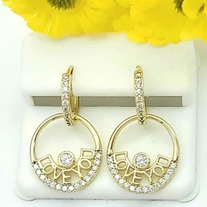 Pendientes de aro con letras Love You enchapados en oro de 14K circonita cúbica. Hermosa elegante con clase - Imagen 1 de 4