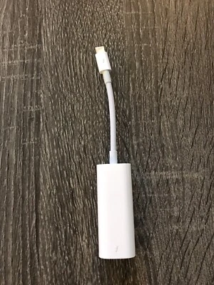 Adaptador Apple A1790 Thunderbolt 3 USB C a Thunderbolt 2 Foto 1 de 3