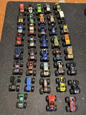 Lote de 41 camiones Hot Wheels Monster Jam escala 1:64 diecast variedad lote Foto 1 de 4
