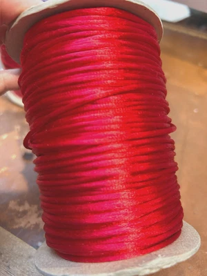 Cordón de rata soutache satinado vintage rayón 1/8" 10 yardas rojo EE. UU. Liquidación Venta Foto 1 de 2