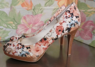 Christian Siriano Gorgeous Pumps-Size 11 M   Floral-4" Heels - Image 1 of 4