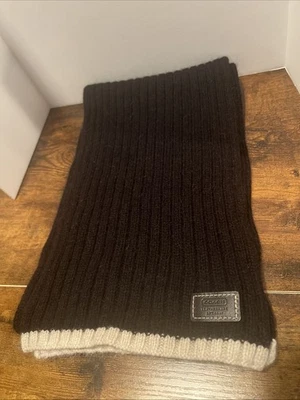 Bufanda tejida Coach unisex de lana de angora negra con ribete de crema etiqueta con logotipo de artículos de cuero Foto 1 de 4