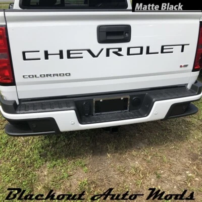Inserciones de letras de puerta trasera negra mate para Chevrolet Colorado 2021-22 Foto 1 de 4