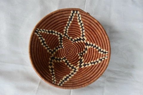 Vintage 11"  Woven Basket Native American ? Hopi ? See description Nice color Cover