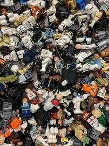 Lot of 4 RANDOM Lego Star Wars Minifigures Clone Trooper Droid Jedi Pilot