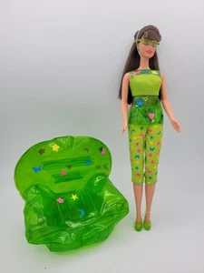 Vintage 1999 Barbie Sit In Style Teresa Puppe Mattel 23423 komplett Outfit Stuhl - Bild 1 von 4