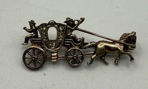 "Pin/broche vintage dorado de carro dibujado por caballos, 1-1/2"" años 60" - Imagen 1 de 5