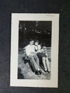 Vintage Press Photo Black and White Couple on Bench 1946 3.5"x5.25" - Picture 1 of 2