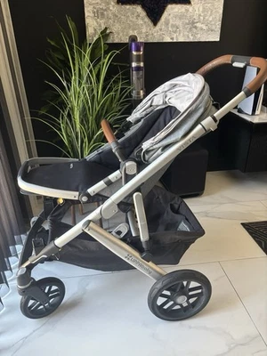 UPPAbaby Vista V2 Stroller Gray with Bassinet and Extra Second Seater - Image 1 of 4
