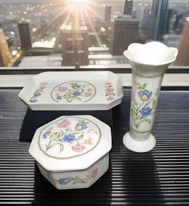 White Porcelain Vanity 3 Piece Set Lidded Dish Tray Vase Floral 4pieces - Picture 1 of 5