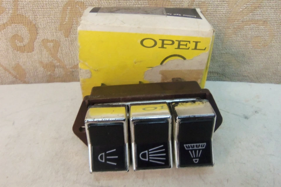 NUEVO DE LOTE ORIGINAL OPEL TRIPLE LUZ BASCULANTE INTERRUPTOR CLÚSTER CLÁSICO DISCO OLÍMPICO  Foto 1 de 4