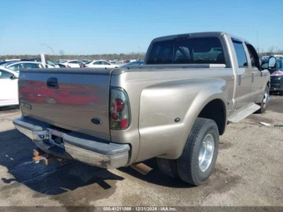 Camioneta Ford F350SD DOBLE CABINA SIN PARASOL EXTERNO 4X2 AUTOMÁTICA Foto 1 de 4