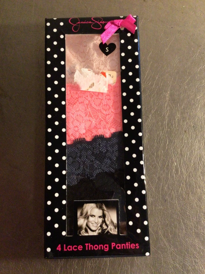 Paquete de 4 tangas de encaje extra coquetas Jessica Simpson rosa + negro talla pequeña Foto 1 de 4