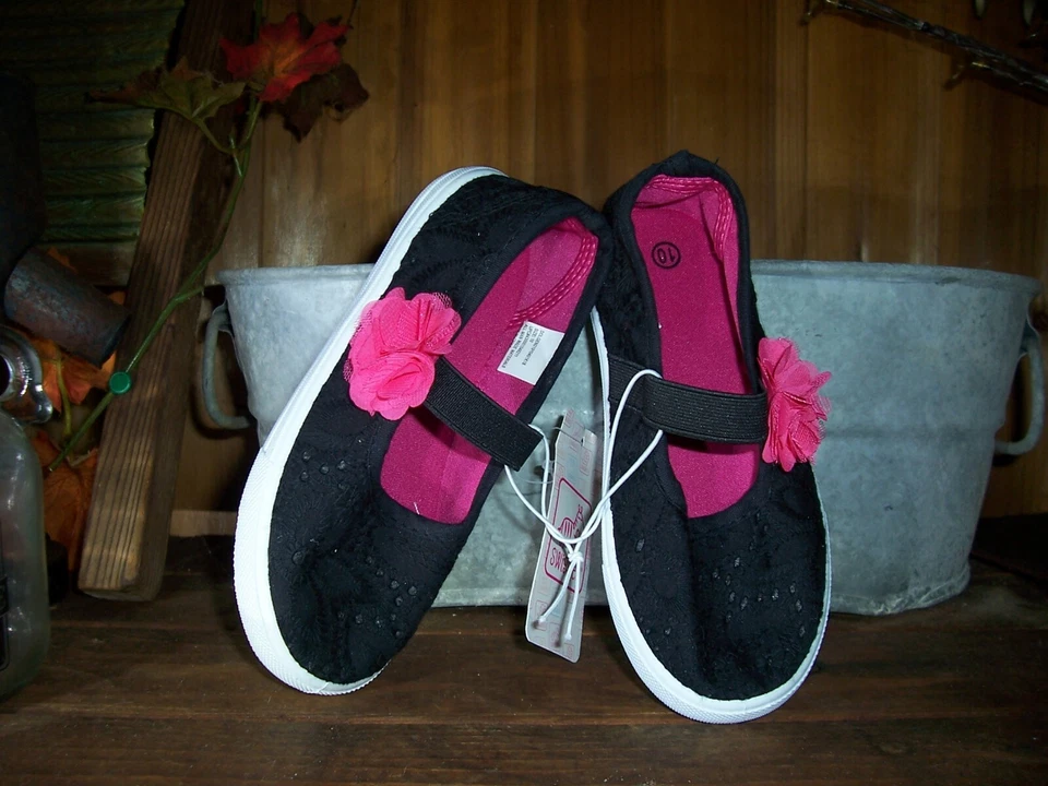 ZAPATOS INFORMALES SWIGGIES NIÑAS NIÑOS PEQUEÑOS NEGROS SIN CORDONES DISEÑO ROSA ZAPATOS DE VERANO NUEVOS Foto 1 de 1