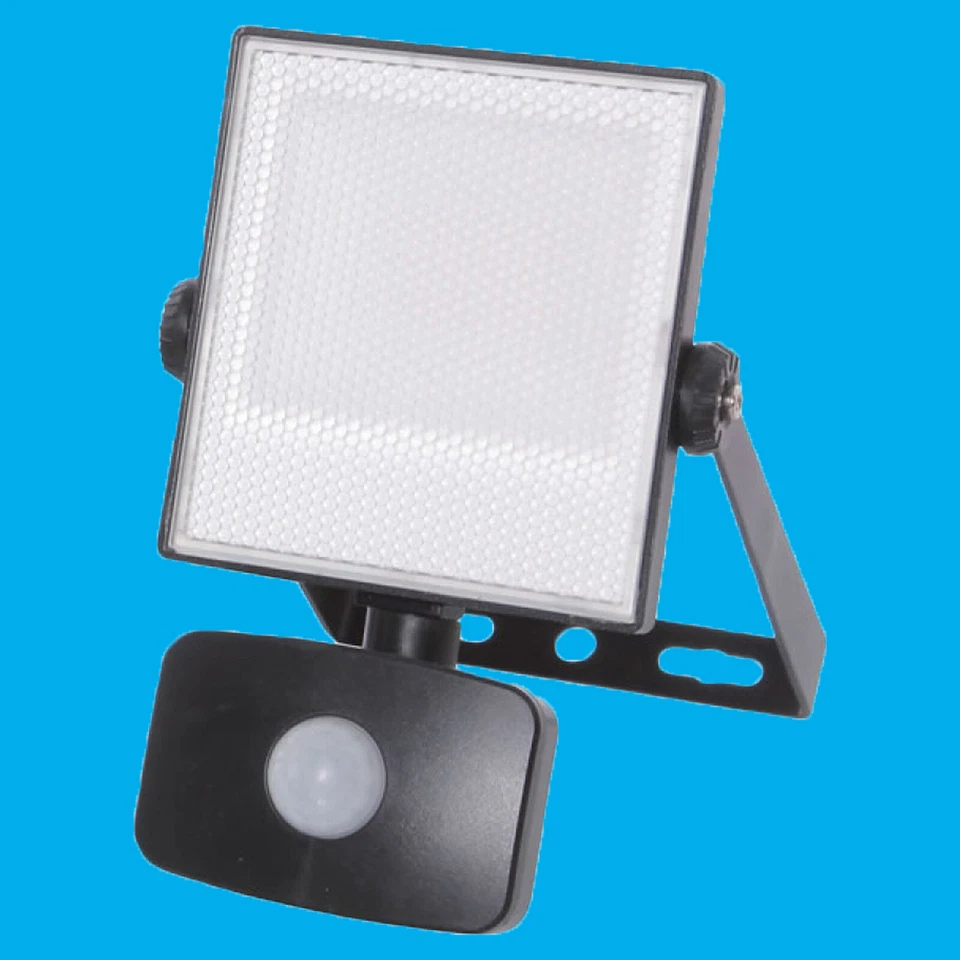 10W LED Outdoor IP44 PIR Sensor Floodlight, 6500k Daylight White 220-240V - Image 1 of 2
