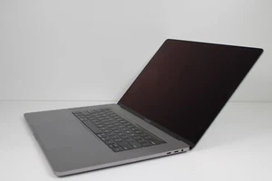 Apple Macbook Pro 15" (2019) 512GB SSD 32GB Ram i7-9750H Platina 15" inch !!!!!! - Afbeelding 1 van 8