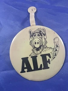 Alf Classic Television Advertisement Metal Button Featuring The Classic TV Alien - Picture 1 of 2