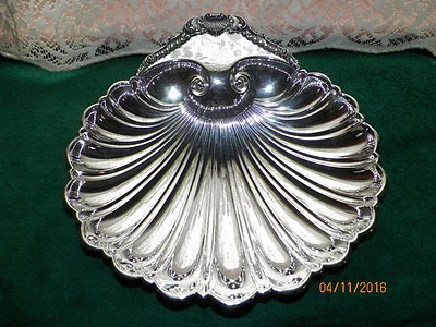 GRAN PLATO DE CONCHA FESTONEADA PLATEADO VINTAGE CON PRECIOSAS PATAS DE DELFÍN Foto 1 de 4