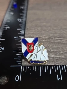 Province Of Canada - Enamel Lapel Pin - Nova Scotia Ship - Provincial Flag Z9 - Picture 1 of 2