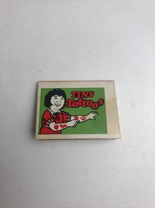 CUBIERTA VERDE DE COLECCIÓN 1970 CRACKER JACK ""TATUAJES PEQUEÑOS"" NIÑA RARO - Imagen 1 de 4