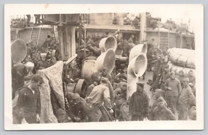 Postkarte RPPC WWI Militär Soldaten auf einem Schiff  - Bild 1 von 2