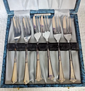 Set of 6 ~ Angora Silverplate DESSERT FORKS ~ Satin Lined Fitted Case ~ England - Picture 1 of 10