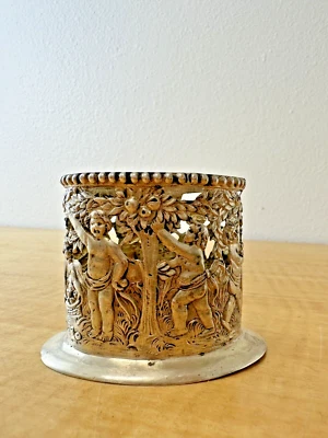 ANTIGUO SOPORTE PARA PALILLOS DE DIENTES ALEMÁN DEL SIGLO XIX RETICULADO PLATA .800 CON QUERUBINES Foto 1 de 4