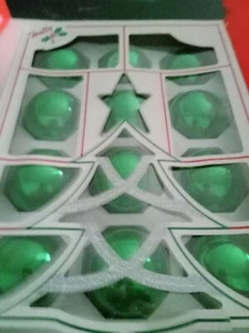Adornos de vidrio redondo verde vintage de la década de 1970 nuevos en caja - Imagen 1 de 2