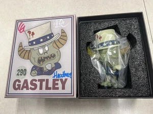 SIGNED Mischief Toys Zombie Uncle Gastley Awesome Con Exclusive Figure LE 290 - Imagen 1 de 1