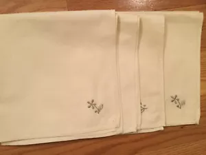 Toallas de mesa, cremosas claras con flor bordada, 15 x 15 pulgadas poliéster - Imagen 1 de 3