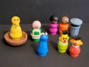 FISHER PRICE Vintage LITTLE PEOPLE Play Family SESAME STREET #938 LOT 8 Figures - Picture 1 of 7