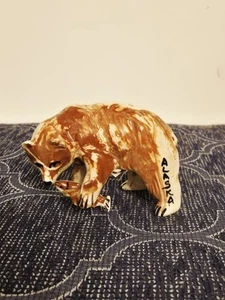 Vintage Alaskan Clay Swirl Pottery Souvenir Grizzly Bear Holding Fish w/Tags - Picture 1 of 9