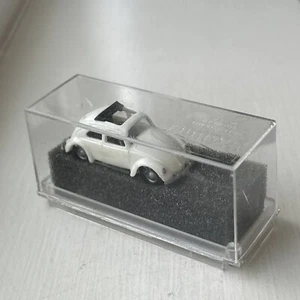 Praline 1:87/HO VW Beetle 1200 Saloon 1952 Split Rear Screen Half Sunroof - Picture 1 of 22