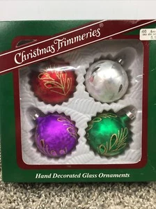 Juego de 4 adornos navideños de satén de vidrio decorados a mano de colección - Imagen 1 de 5