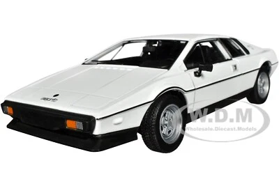 LOTUS ESPRIT S2 TYPE 79 WHITE 1/24 DIECAST MODEL CAR BY WELLY 24034 - Image 1 of 4