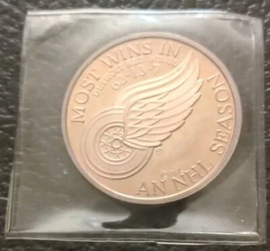1994 Detroit Red Wings Most Wins In A NHL Season Silver Coin Serial #1551 - Picture 1 of 2