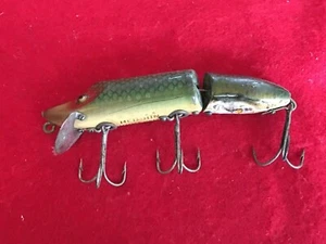 VINTAGE GENUINE HEDDON 7300 JOINT VAMP PE GREEN SCALE FISHING LURE-GLASS EYES - Picture 1 of 6